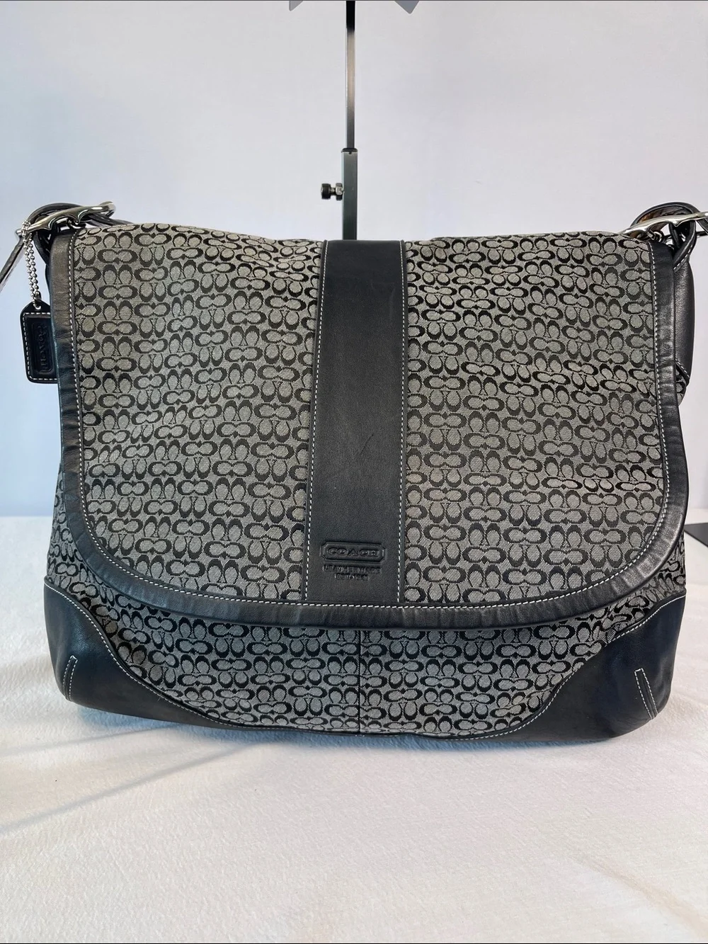 Coach  G3K-5706 1993 Vintage Small C Signature Messenger Saddle Bag